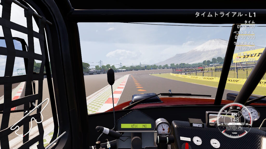 「FIA ヨーロピアン・トラックレーシング・チャンピオンシップ」トラックの運転席から眼前に広がるサーキットを見渡しています。