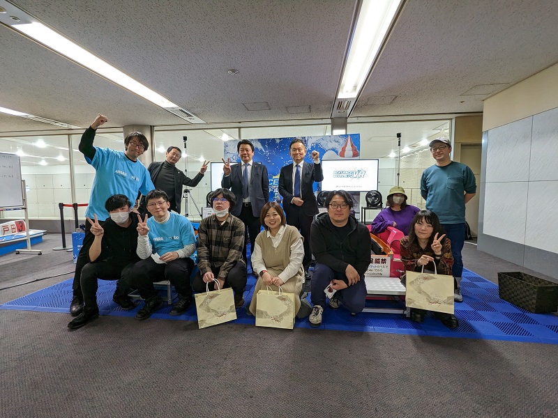 参加者および戸田市eスポーツ協会様と記念撮影