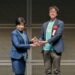 小池百合子東京都知事よりソーシャルファーム認証の記念品を拝受しました