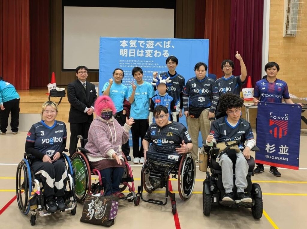 イーパラのメンバーを中心とする約10人の集合写真