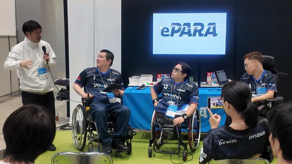 一番左に川崎氏が立ち、Feelingの特徴を話している様子