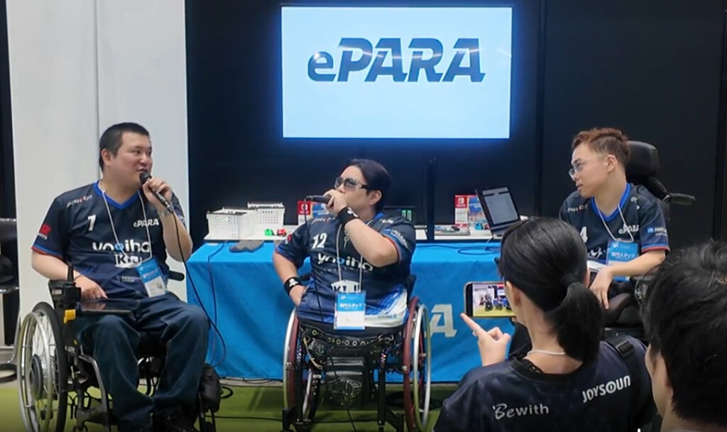 とりちゃん、りゅうがさん、アフロさんが並んで話している写真