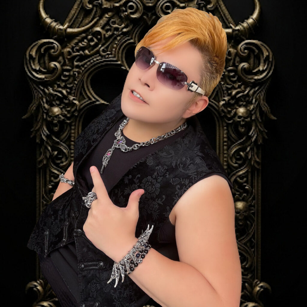 ポーズをとる神威龍牙